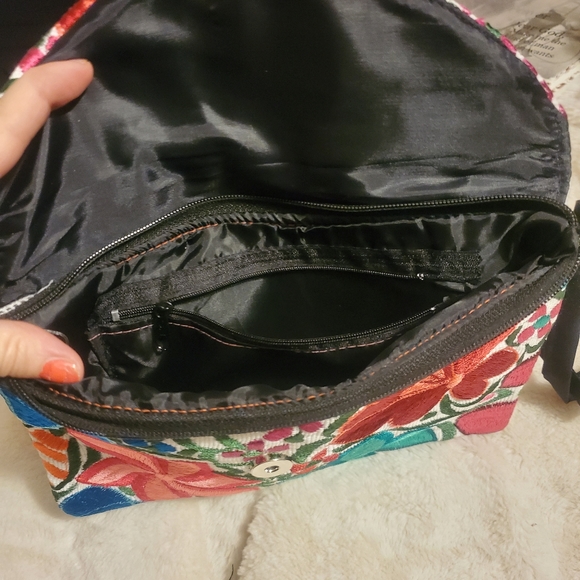 Envelope Clutch Purse, Vibrant Embroidered Colors, Zip Closure, Crossbody Strap - Picture 6 of 9